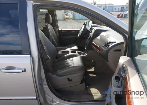 2013 Chrysler Town & Country Touring-L from USA, damaged, VIN 2C4RC1CG6DR535505